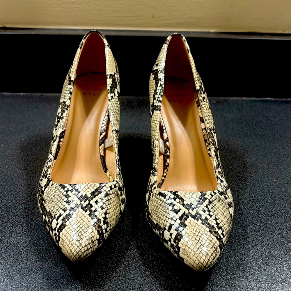 Snake skin mid heel 3 inch